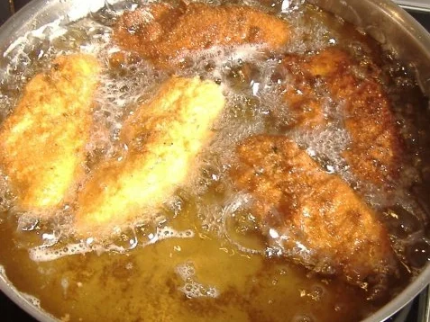 Kräuterbackhendel mit Zitronendip - Rezept - Bild Nr. 3