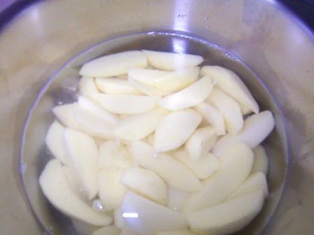 Schweineschnitzel paniert mit frischem Gemüse, Petersilienkartoffeln ....... - Rezept - Bild Nr. 3