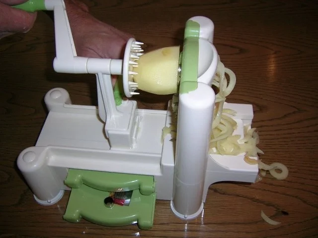 Rezept: Stielkotelett mit Kapern und Sardellen, an geschmorten Tomaten mit Twister Kartoffeln Bild Nr. 4 Stielkotelett mit Kapern und Sardellen, an geschmorten Tomaten mit Twister Kartoffeln - Rezept - Bild Nr. 4