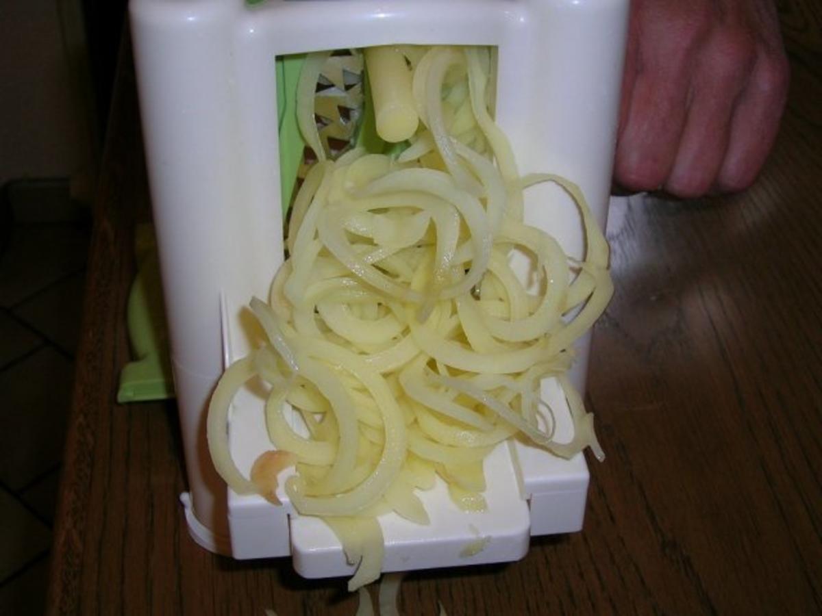 Stielkotelett mit Kapern und Sardellen, an geschmorten Tomaten mit Twister Kartoffeln - Rezept - Bild Nr. 5