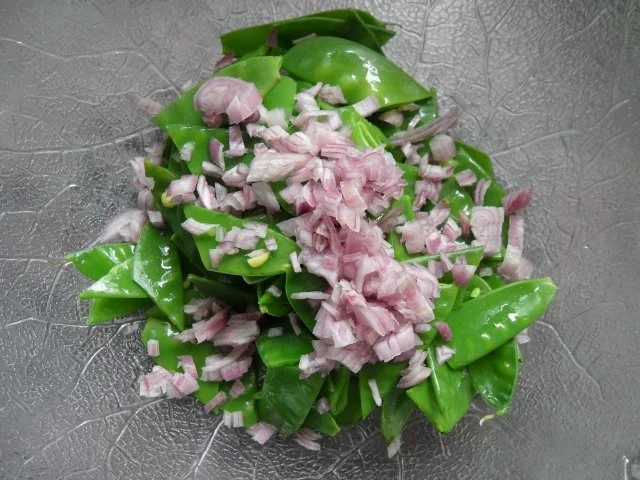 Rezept: Zuckerschoten-Salat mit roter Paprika Bild Nr. 8 Zuckerschoten-Salat mit roter Paprika - Rezept - Bild Nr. 8