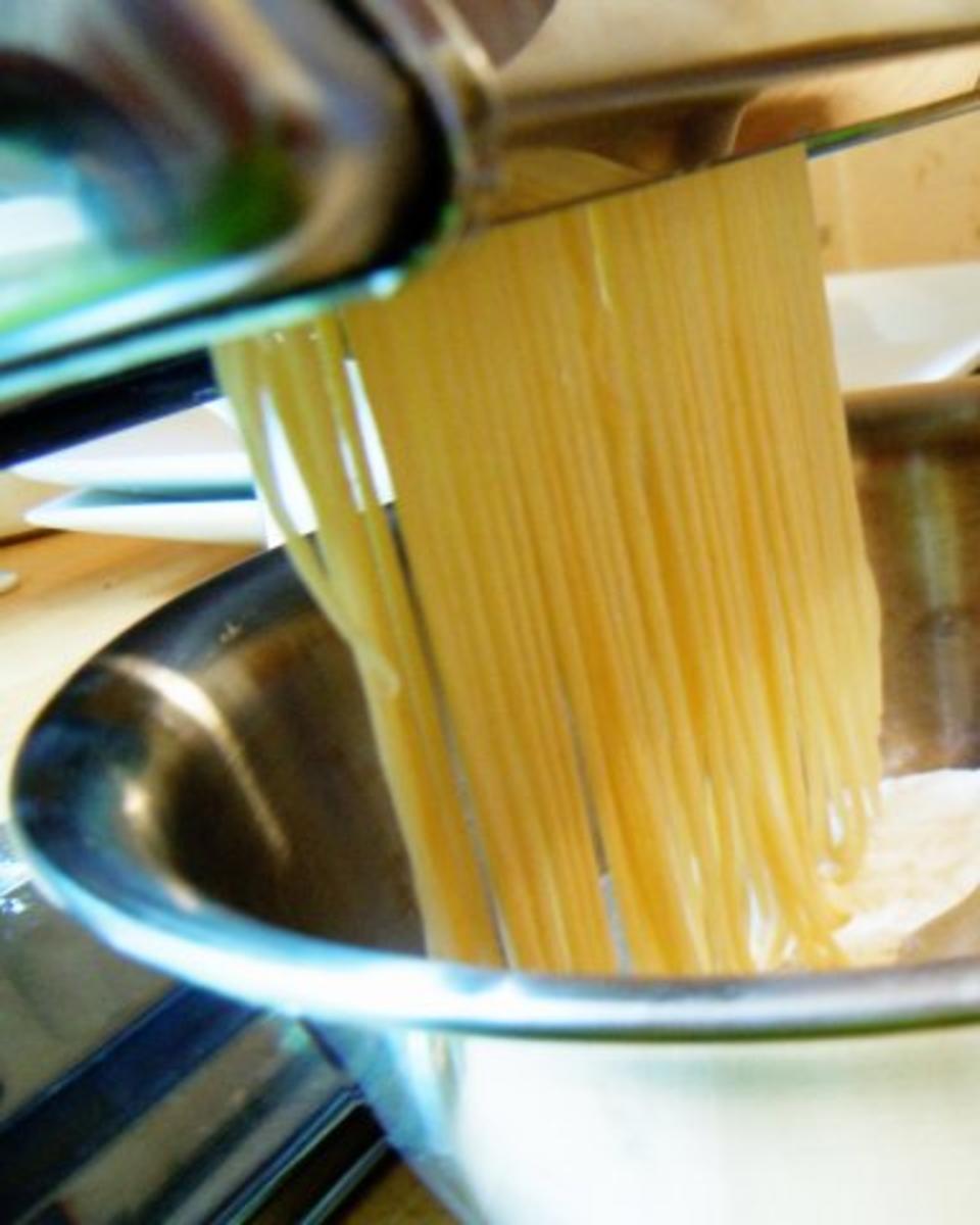 Spaghetti mit Tomaten-Wodka-Sugo und gebratenen scharfen Crevetten - Rezept - Bild Nr. 6