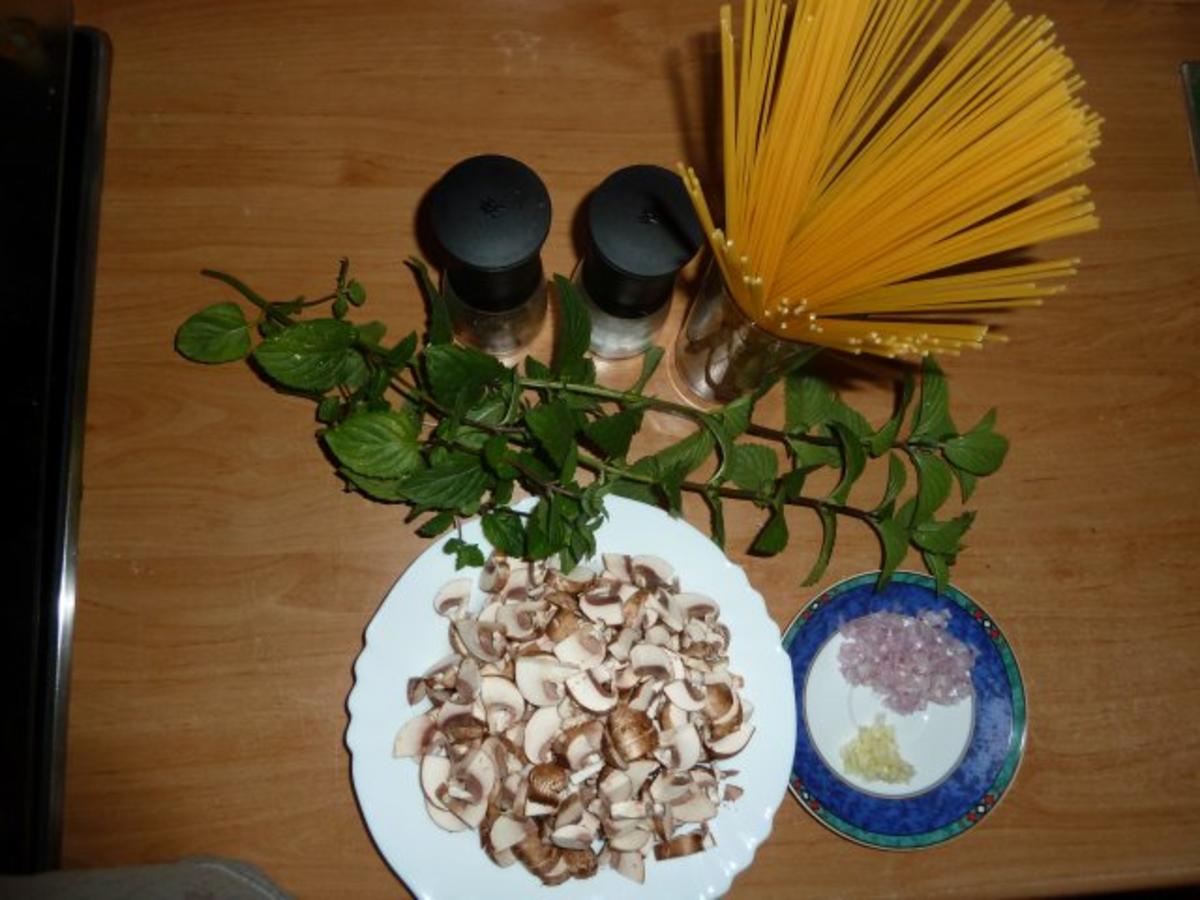 Spaghetti mit Pilzen und Minze - Rezept