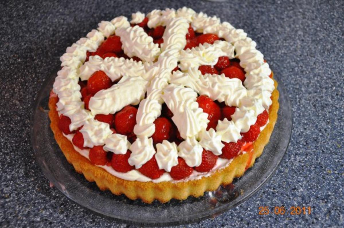 Bilder für Erdbeertorte ---- meine erste ist nicht ganz perfekt aber hat geschmeckt----- - Rezept