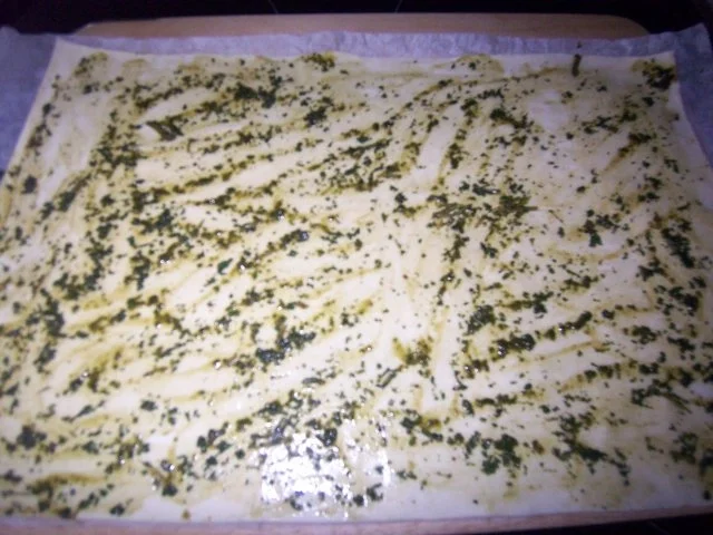 Rezept: Salbei-Käse-Schinken-Blätterteig-Häppchen Bild Nr. 3 Salbei-Käse-Schinken-Blätterteig-Häppchen - Rezept - Bild Nr. 3