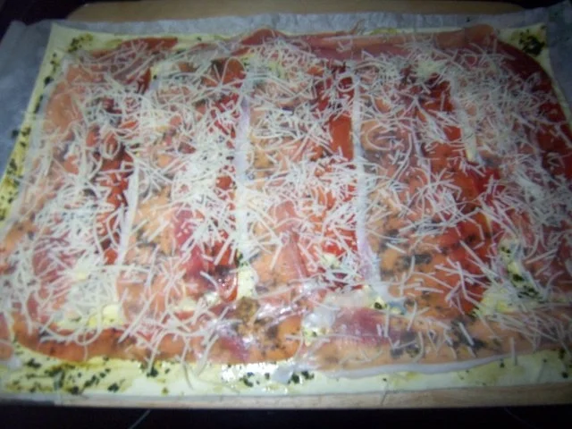 Rezept: Salbei-Käse-Schinken-Blätterteig-Häppchen Bild Nr. 5 Salbei-Käse-Schinken-Blätterteig-Häppchen - Rezept - Bild Nr. 5