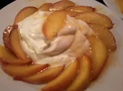 Karamellisierte Pfirische mit Vanille-Mascarponemousse - Rezept