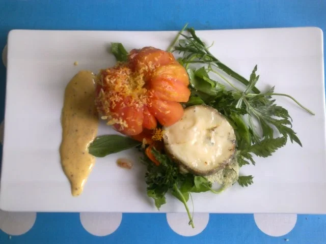 Ochsenherz | Blauschimmelkäse vom Zicklein | Wildkräutersalat | Mohnmayonnaise - Rezept