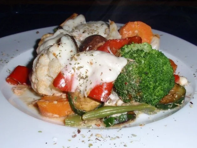 Bunter Gemüse-Auflauf mit Mozzarella überbacken - Rezept