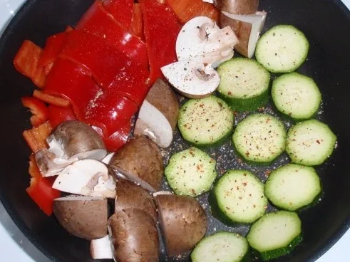 Bunter Gemüse-Auflauf mit Mozzarella überbacken - Rezept - Bild Nr. 6