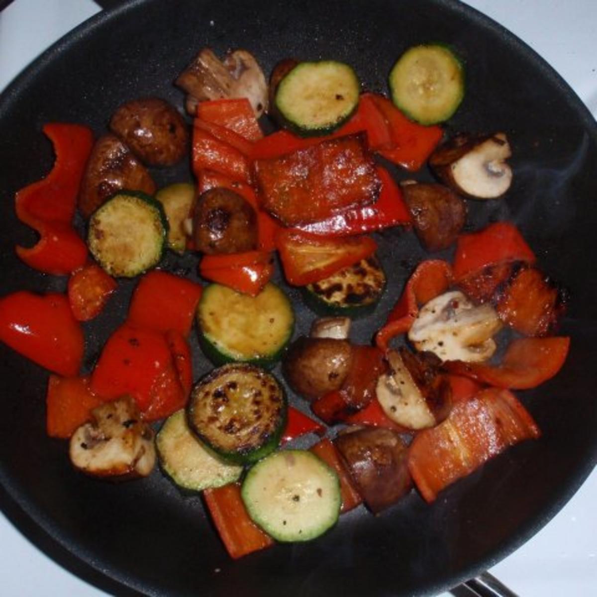 Bunter Gemüse-Auflauf mit Mozzarella überbacken - Rezept - Bild Nr. 7