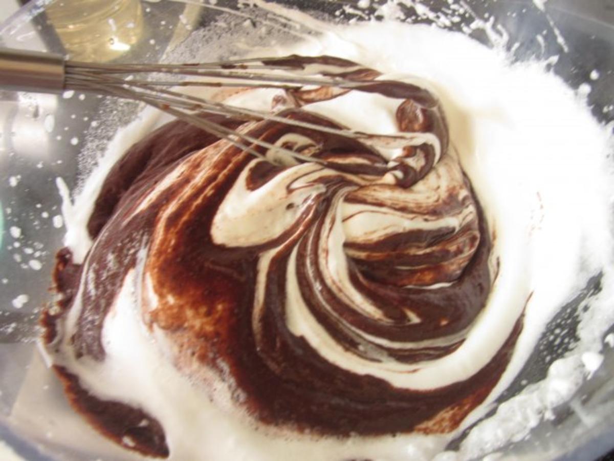 Stracciatella-Schokoladen-Torte mit Kirschen im Miniformat - Rezept - Bild Nr. 3