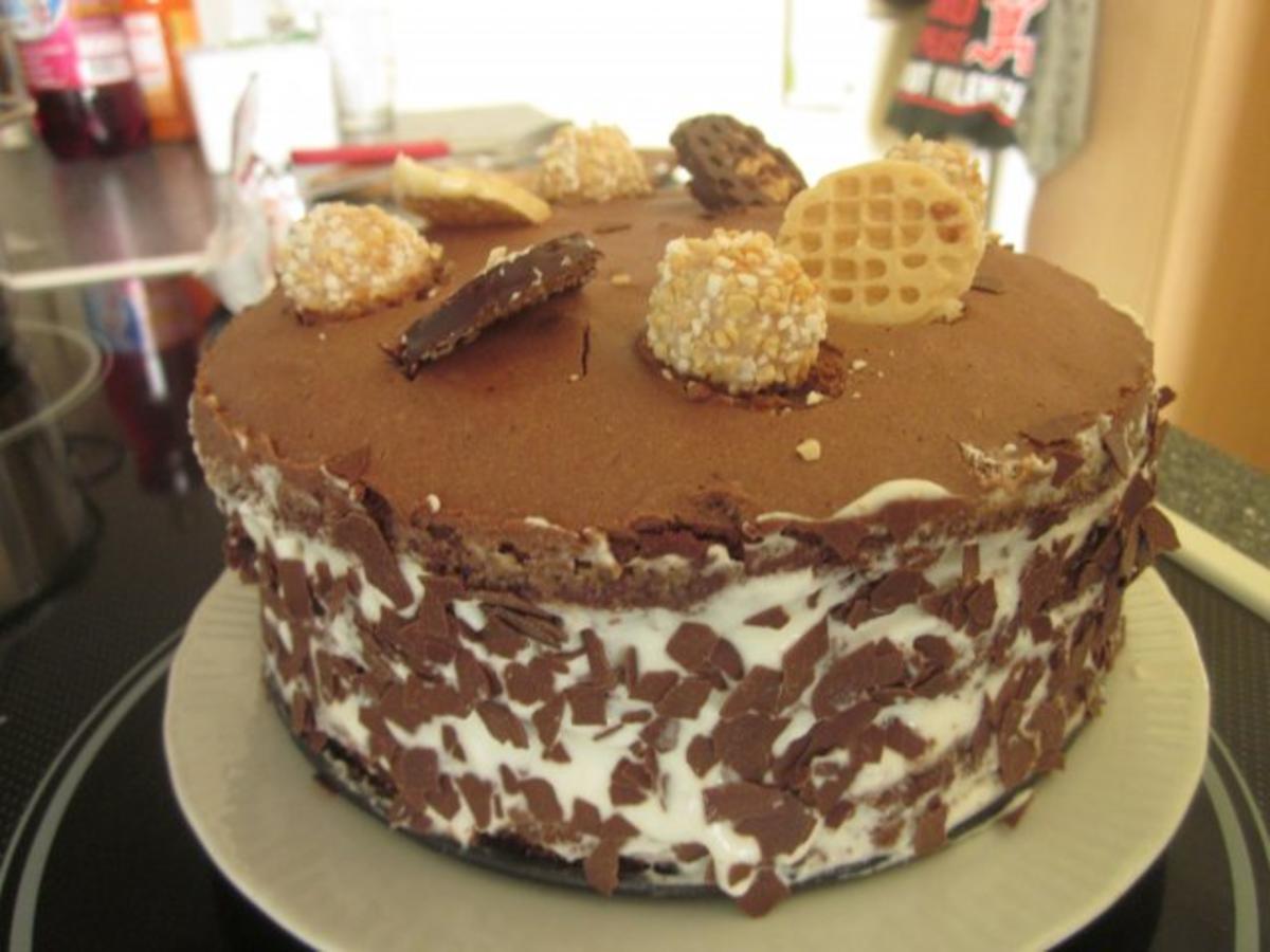 Stracciatella-Schokoladen-Torte mit Kirschen im Miniformat - Rezept