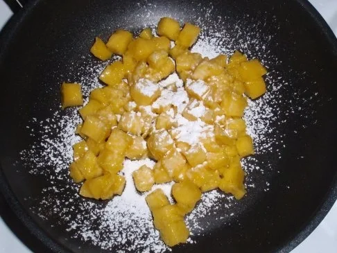 Herziges Frühstücksmüsli mit karamellisierten Mangostückchen - Rezept - Bild Nr. 5