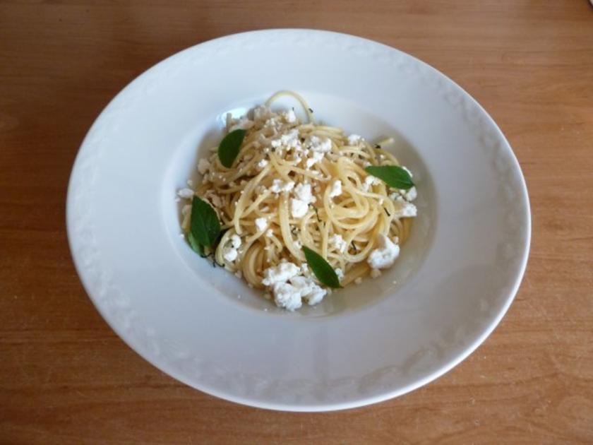 Spaghetti mit Schafskäse und Salbei - einfach - 245 kcal/100g