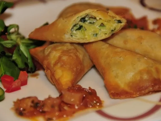 Zucchini-Frischkäse-Ecken - Rezept