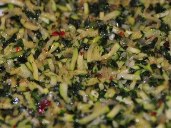 Zucchini-Frischkäse-Ecken - Rezept - Bild Nr. 2