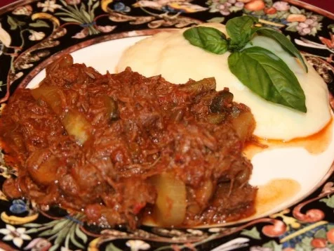Gulasch nach Omis Geheimrezept mit Kartoffelpüree - Rezept