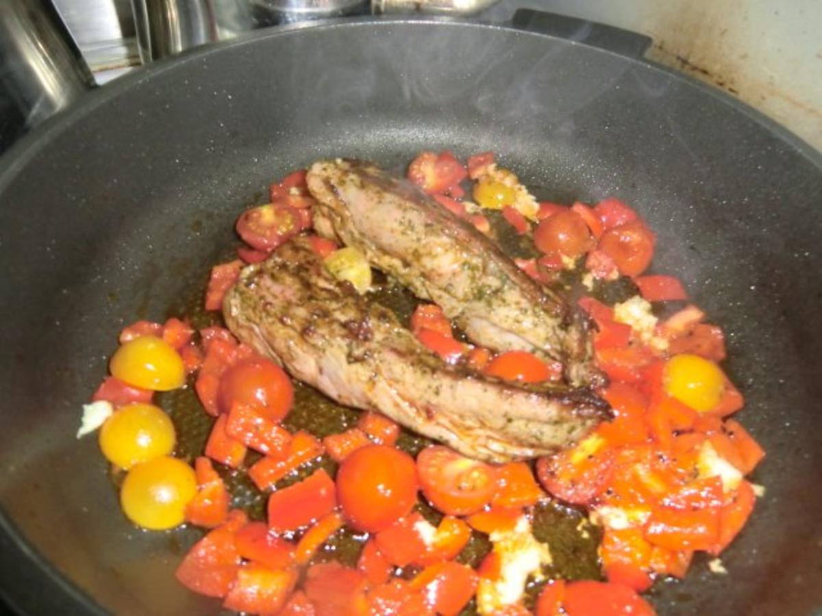 Lammschulter in Tomaten-Paprika-Soße - Rezept - Bild Nr. 3