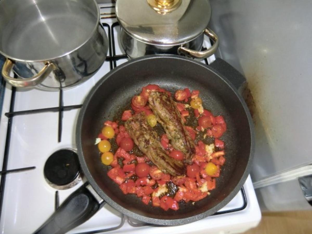 Lammschulter in Tomaten-Paprika-Soße - Rezept - Bild Nr. 4