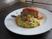 Rezept: Schnitzelroulade mit Blue-Cheese-Polenta Schnitzelroulade mit Blue-Cheese-Polenta - Rezept