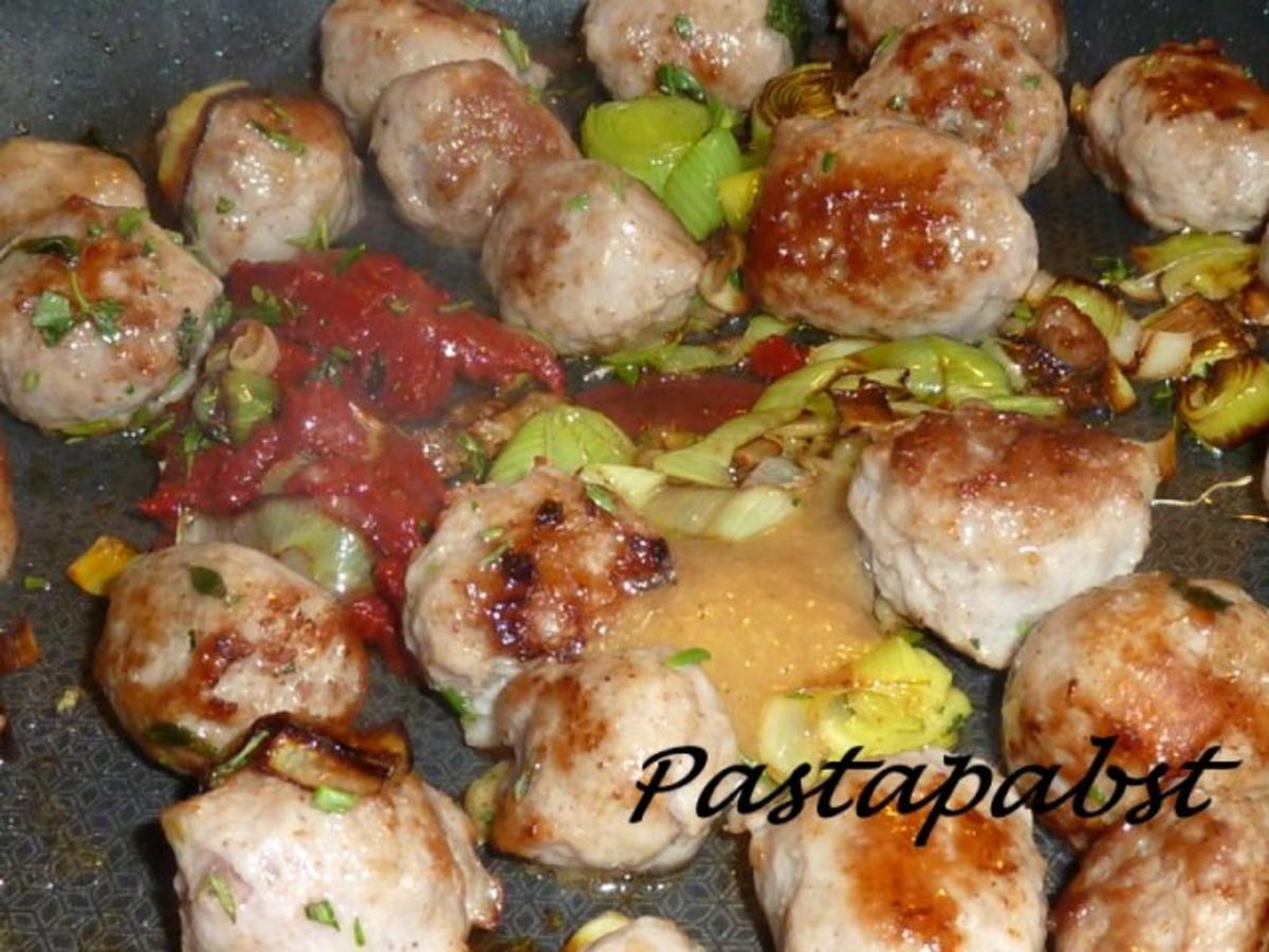 Bratwurstbällchen im Reisbett - einfach - von Pastapabst
