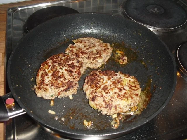 Fleischpflanzerl mit Rot- und Rosenkohl - Rezept - Bild Nr. 4