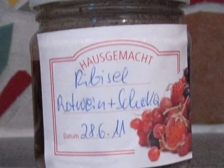 Ribiselmarmelade mit Rotwein und Schokolade - Rezept