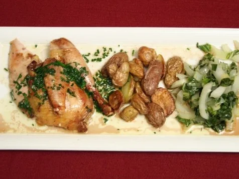 Rezept: Getrüffelter Bratfasan mit Rotwein, Bratkartoffeln und Pak Choy Getrüffelter Bratfasan mit Rotwein, Bratkartoffeln und Pak Choy - Rezept