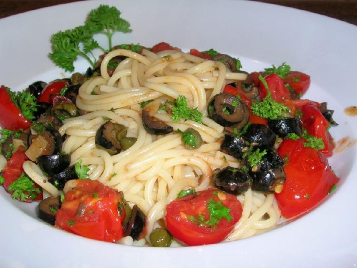 Spaghetti alla puttanesca  (was diese Bezeichnung bedeutet, erkläre ich hier nicht) *lach* - Rezept - Bild Nr. 2