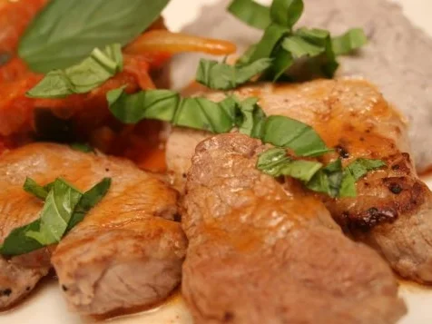 Kalbsmedaillons mit Ratatouille, dazu Kartoffeln nach Amandine - Rezept