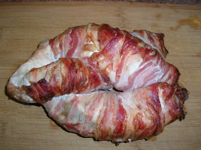 Zopf (gefüllt)  aus Schweinerücken  mit himmlischer Pflaumensauce - Rezept