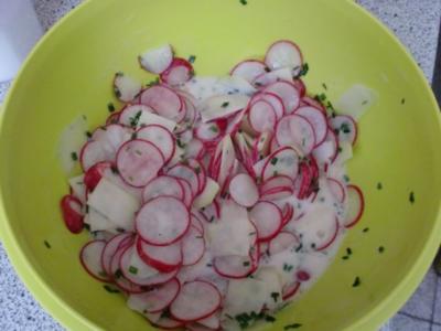Sommerleichter Kohlrabi-Radiesle-Salat mit Ayrandressing - Rezept