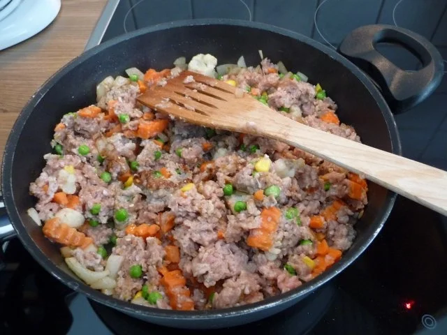 Rezept: Hackfleisch : Putenhack-Bolonese mit Nudeln Bild Nr. 4 Hackfleisch : Putenhack-Bolonese mit Nudeln - Rezept - Bild Nr. 4