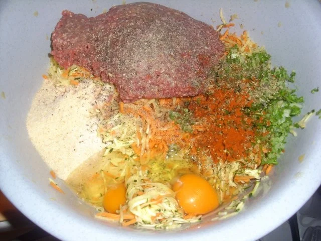 Gemüse-Hack-Frikadelen mit Joghurt-Minzsoße - Rezept - Bild Nr. 3