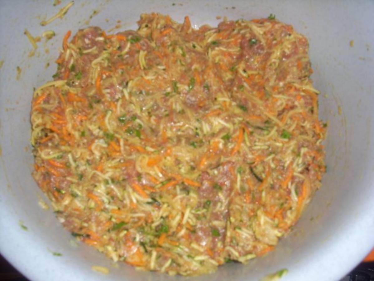 Gemüse-Hack-Frikadelen mit Joghurt-Minzsoße - Rezept - Bild Nr. 4