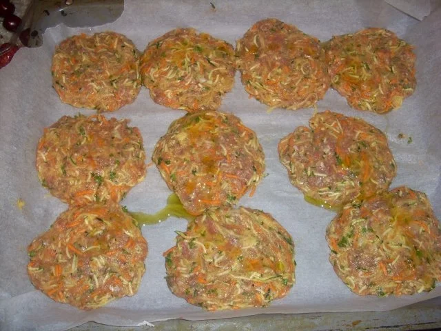 Gemüse-Hack-Frikadelen mit Joghurt-Minzsoße - Rezept - Bild Nr. 5