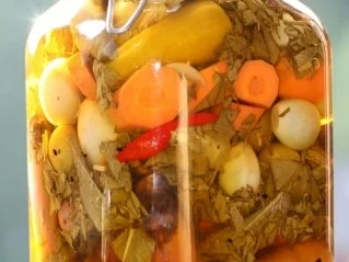 Sauer eingelegtes Gemüse (Persische Art) - Rezept