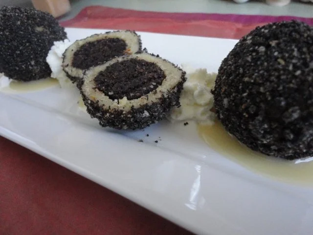 Mohn Knödel im Grieß Mantel - Rezept