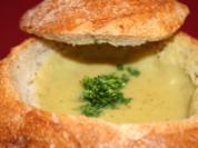 Kartoffelcremesuppe im Bauernbrötchen - Rezept