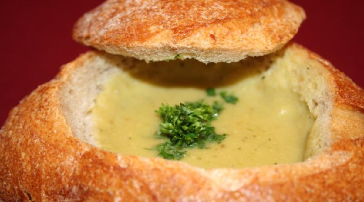 Bilder für Kartoffelcremesuppe im Bauernbrötchen - Rezept