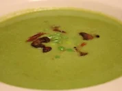 Frühlingserbsensuppe mit Crimini- und Austernpilz-Crisps - Rezept