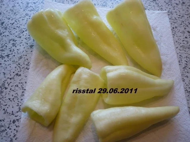 Gefüllte  Paprikaschoten mit Tomatensoße - Rezept - Bild Nr. 2