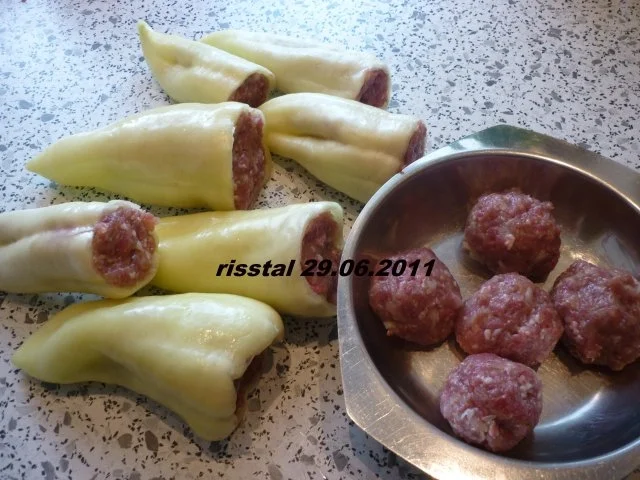 Gefüllte  Paprikaschoten mit Tomatensoße - Rezept - Bild Nr. 4