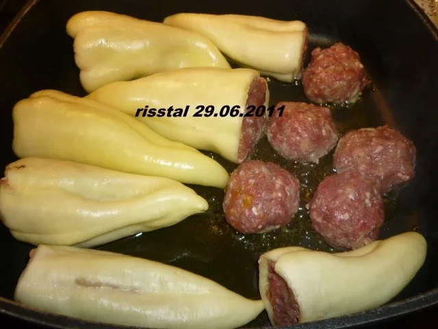 Gefüllte  Paprikaschoten mit Tomatensoße - Rezept - Bild Nr. 6