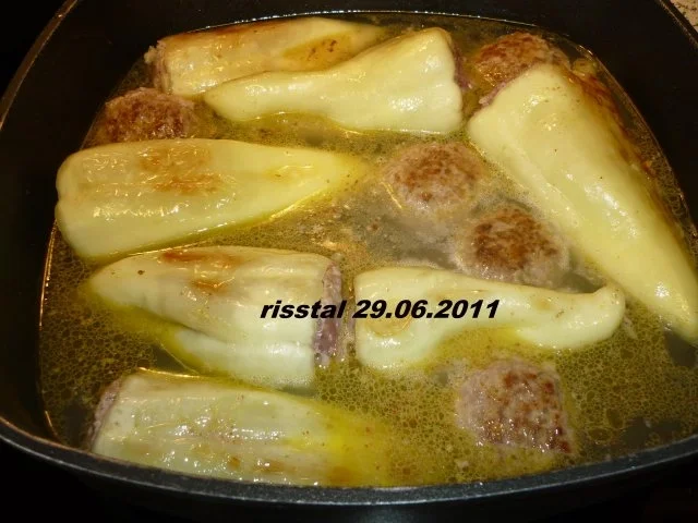 Gefüllte  Paprikaschoten mit Tomatensoße - Rezept - Bild Nr. 7