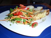 Hack-Gemüse-Auflauf mit buntem Salat - Rezept