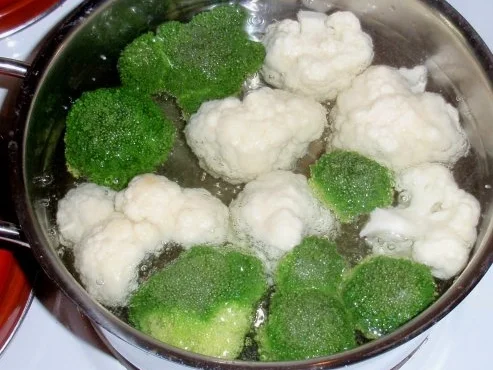 Hack-Gemüse-Auflauf mit buntem Salat - Rezept - Bild Nr. 2