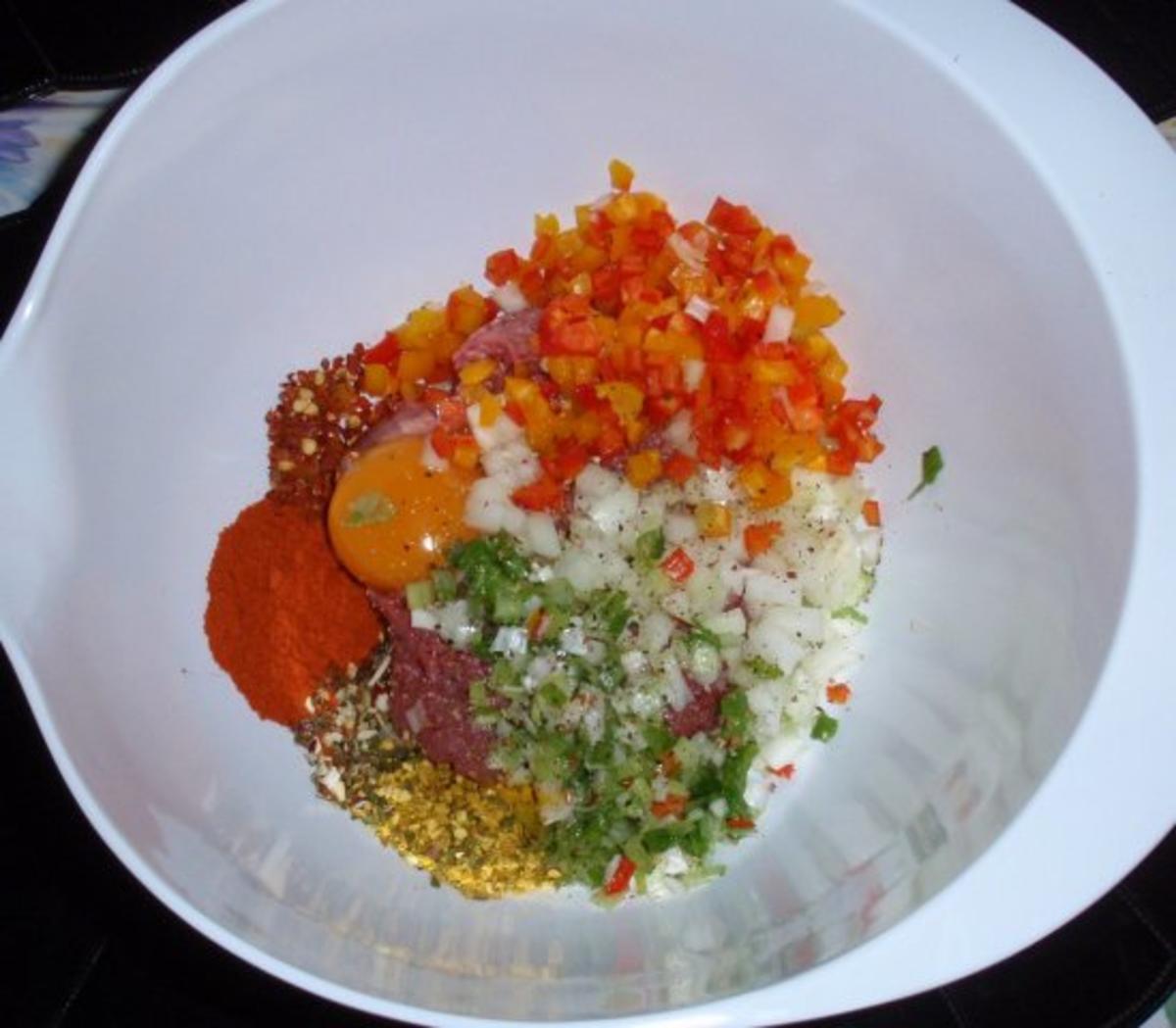 Hack-Gemüse-Auflauf mit buntem Salat - Rezept - Bild Nr. 4