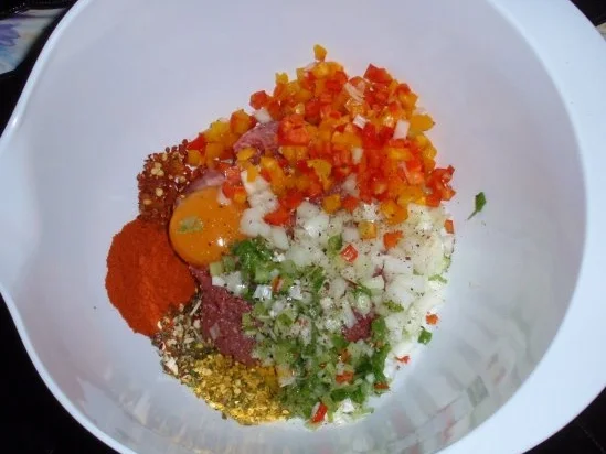 Hack-Gemüse-Auflauf mit buntem Salat - Rezept - Bild Nr. 4